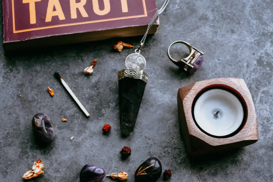 How to cleanse tarot cards